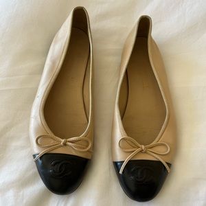 Chanel beige and black classic lambskin ballerinas ballet flats